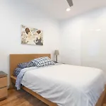 Urban Elegance: Trendy, Spacious Retreat With Parking In The Heart Of The City